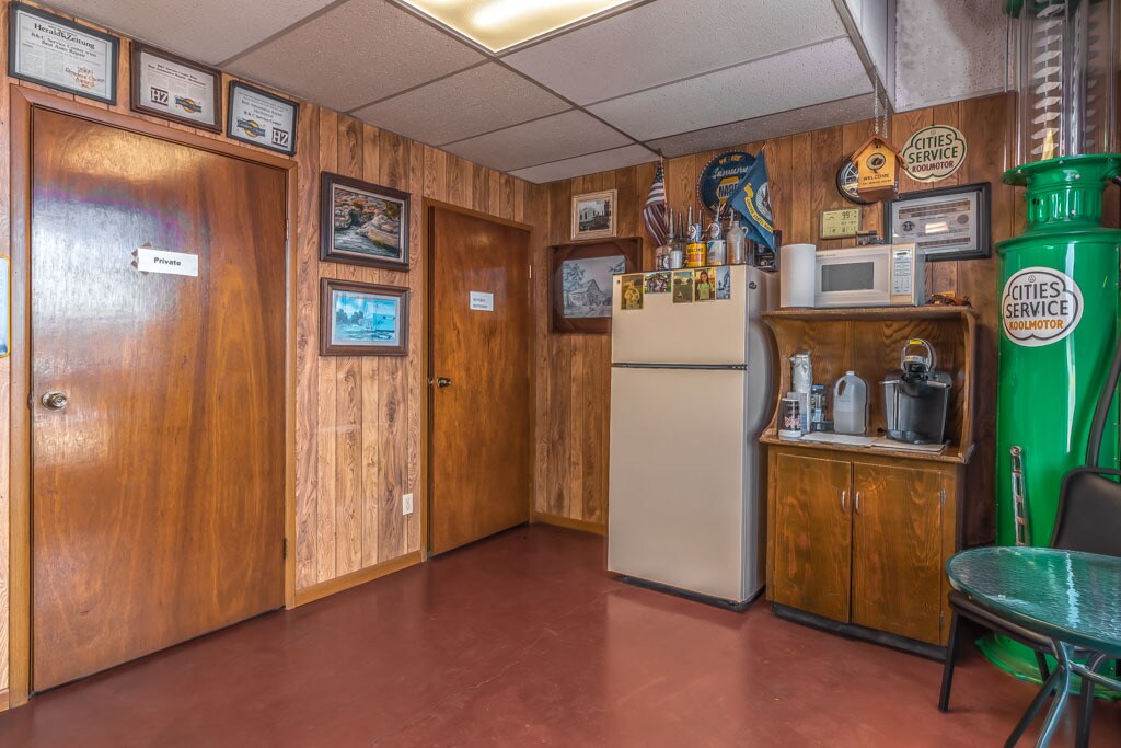 211 N Business Ih 35, New Braunfels, TX 78130 B&C Service Center