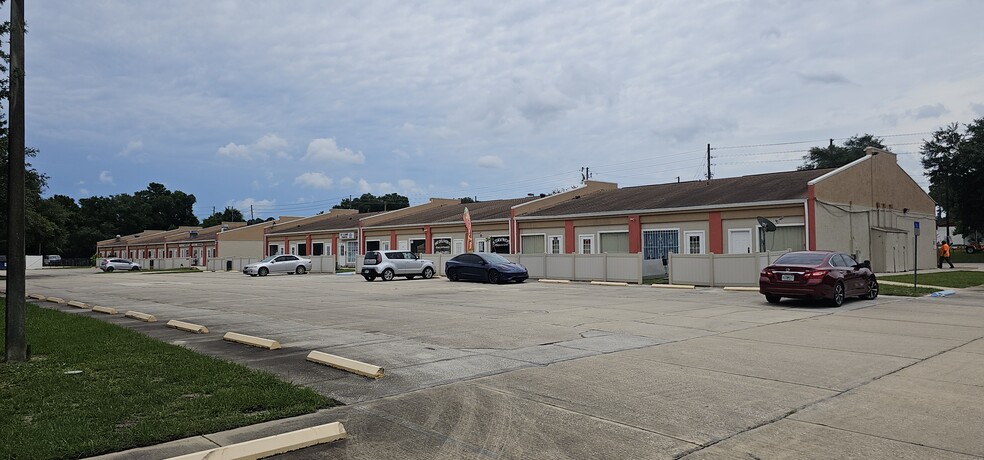 2405 E Graves Ave, Orange City, FL for lease - Building Photo - Image 3 of 10