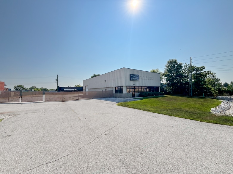 2251 Distributors Dr, Indianapolis, IN for lease - Building Photo - Image 1 of 6