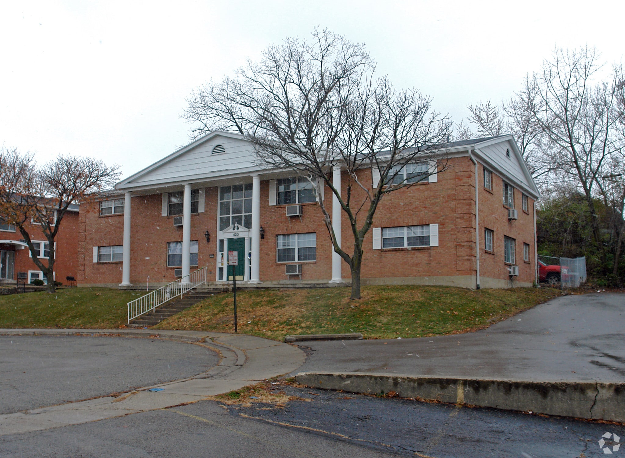 423 Briarwood Ave, Dayton, OH for sale Primary Photo- Image 1 of 3