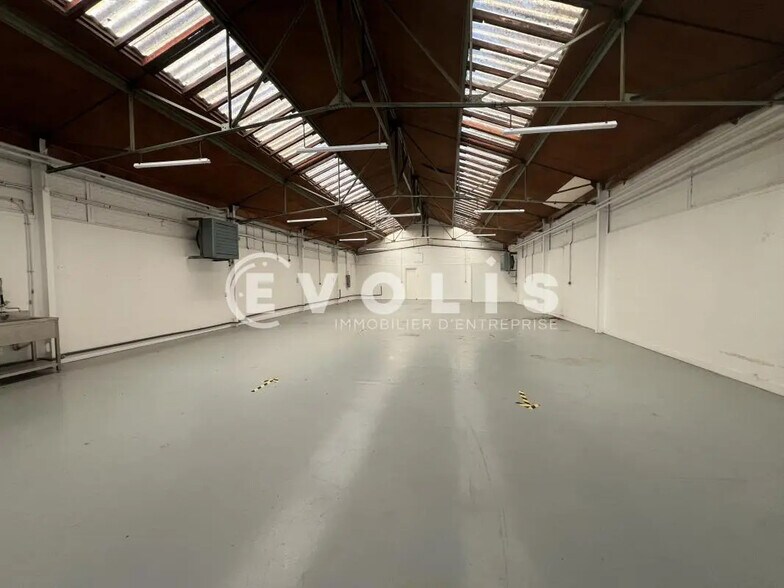 Office in Villeneuve-Saint-Georges for lease - Interior Photo - Image 2 of 9