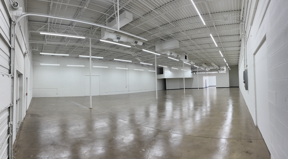 1350 Manufacturing St, Dallas, TX for lease - Building Photo - Image 3 of 10