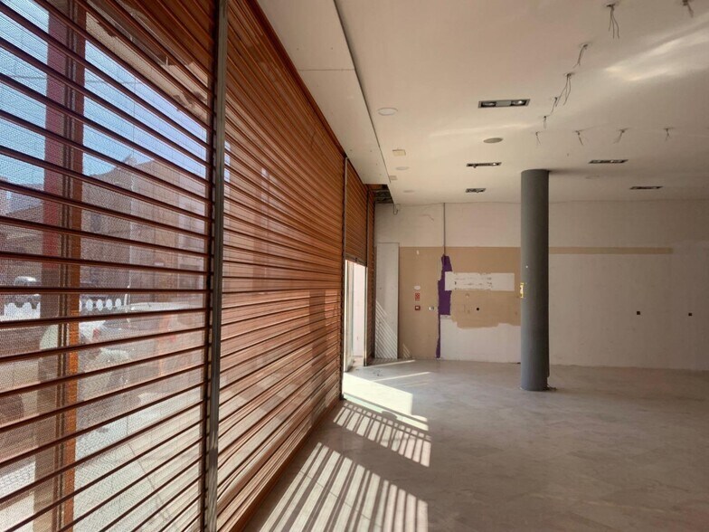 Retail in SEVILLA for lease - Building Photo - Image 3 of 9
