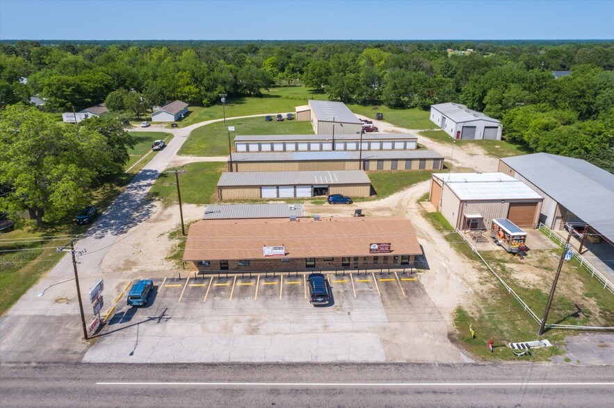 701 E Pine St, Edgewood, TX for sale - Building Photo - Image 2 of 29