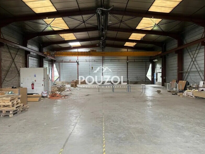 Flex in Riom for lease - Interior Photo - Image 1 of 20