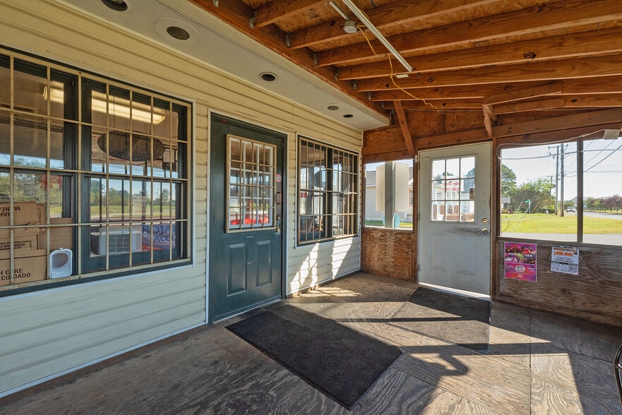 3608 E River Rd, South Chesterfield, VA for sale - Building Photo - Image 3 of 17