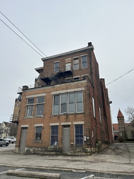 136-138 E High St, Springfield, OH for sale - Building Photo - Image 2 of 3