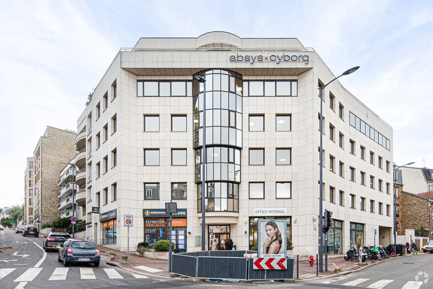 Office in Issy-les-Moulineaux for sale - Primary Photo - Image 1 of 2