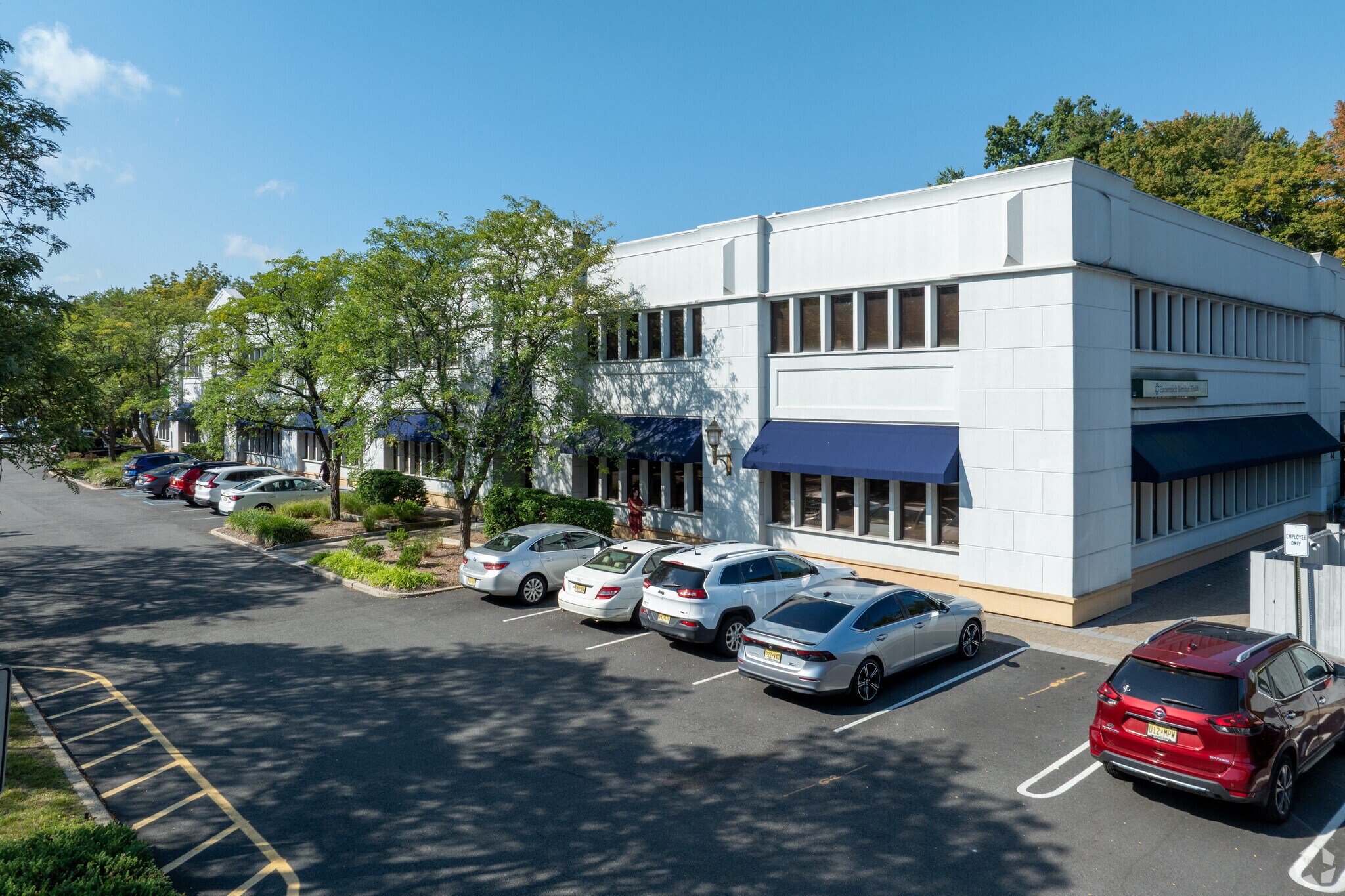275-277 Forest Ave, Paramus, NJ for lease Building Photo- Image 1 of 14