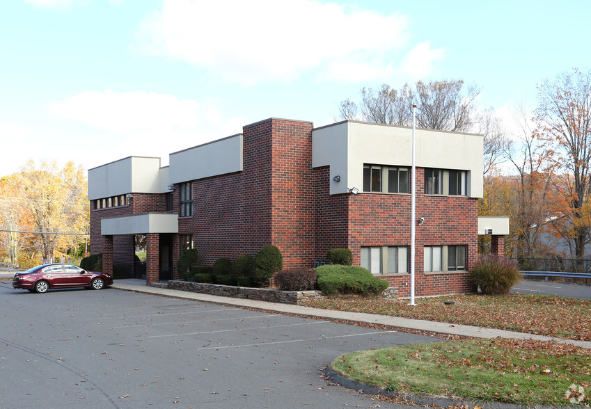 1295 E Main St, Meriden, CT for lease - Building Photo - Image 1 of 5