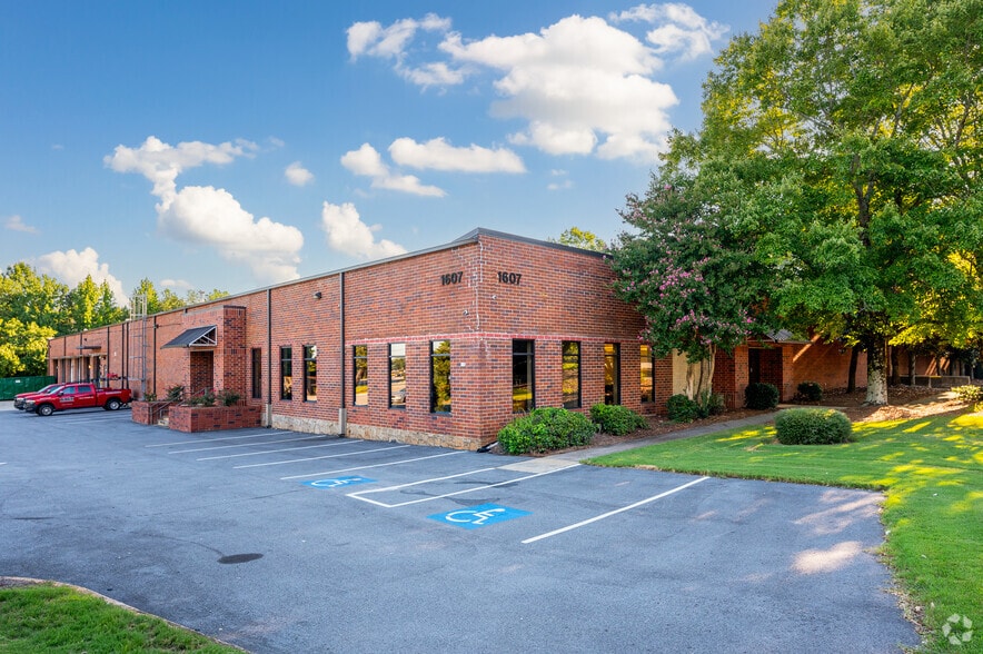 1607 Mountain Industrial Blvd, Stone Mountain, GA for lease - Building Photo - Image 1 of 8