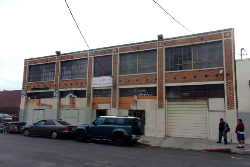 380-388 & 312-326 Omar St portfolio of 3 properties for sale on LoopNet.com - Building Photo - Image 2 of 5