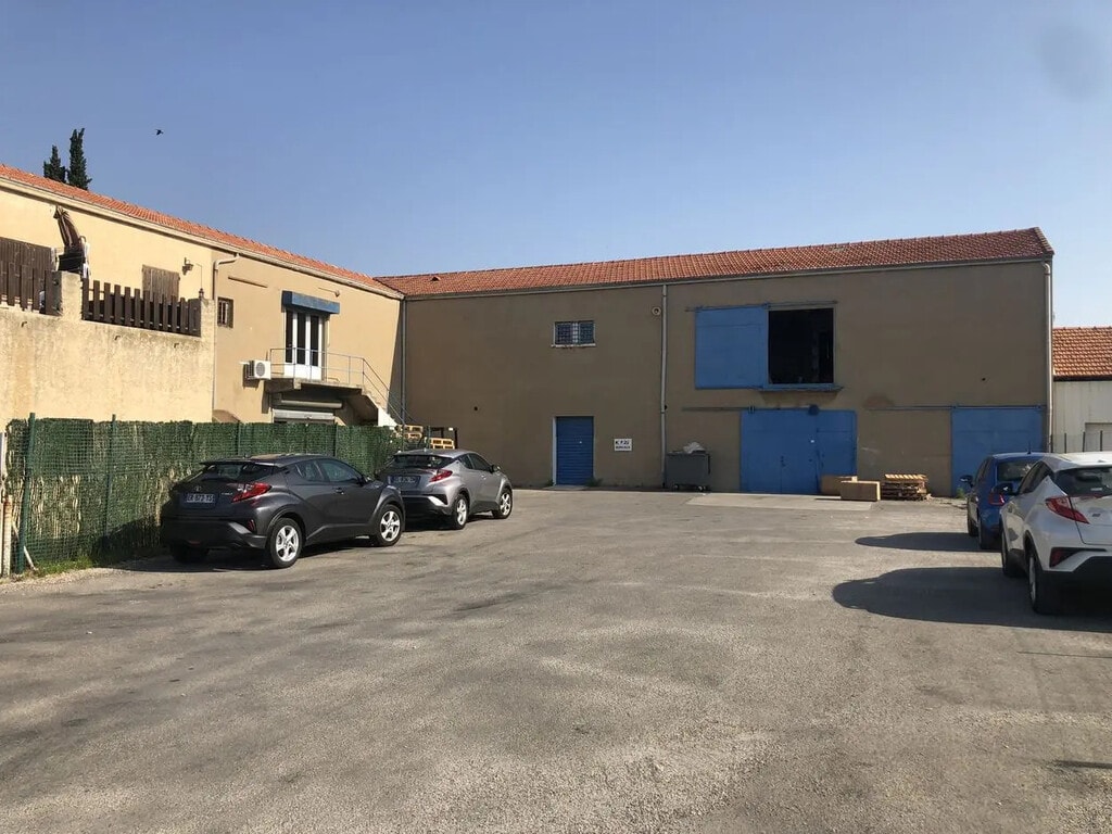 Location Local d'activités 561 m² - Photo 1