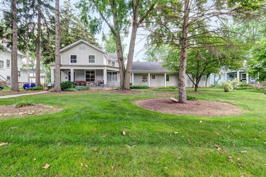 90 E College St, Oberlin, OH 44074