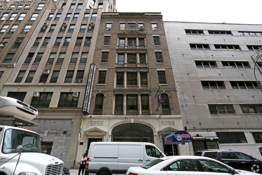 241 W 30th St, New York, NY for lease - Building Photo - Image 1 of 1