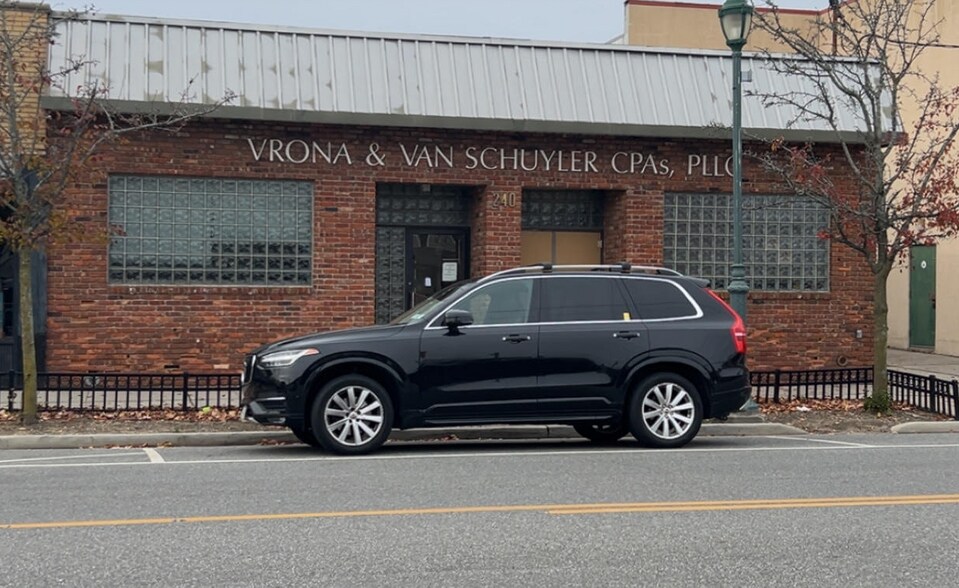 240 Long Beach Rd, Island Park, NY for sale - Building Photo - Image 1 of 1