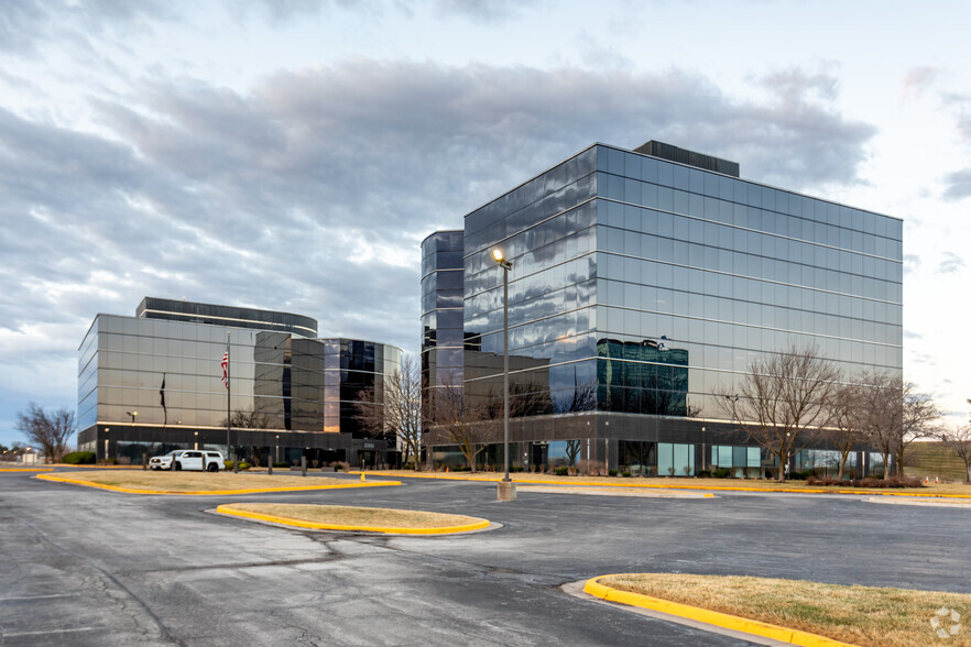 10150 N Ambassador Dr, Kansas City, MO for lease - Building Photo - Image 3 of 5