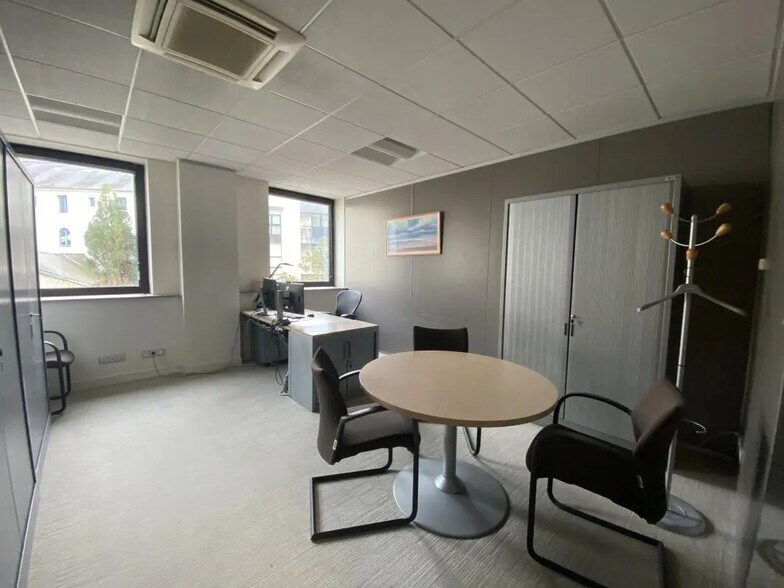 Office in Rennes for lease - Interior Photo - Image 2 of 4