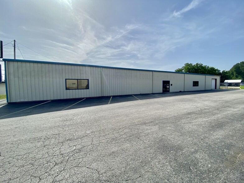 2626 E 7th St, Joplin, MO 64801 | LoopNet