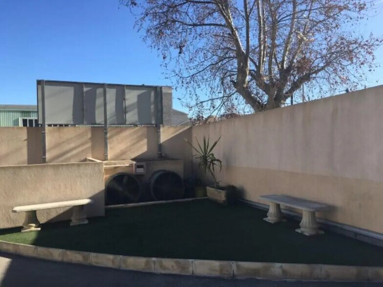 Office in Marseille for sale - Building Photo - Image 3 of 6