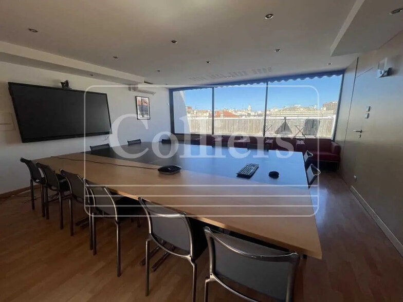 Office in Marseille for lease - Building Photo - Image 2 of 11