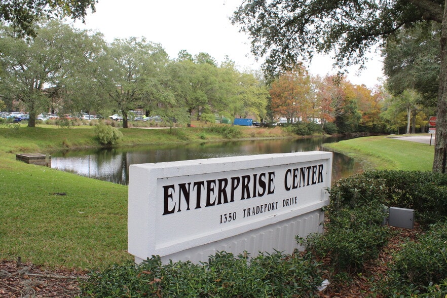 13910 Alvarez Rd, Jacksonville, FL for lease - Building Photo - Image 2 of 5