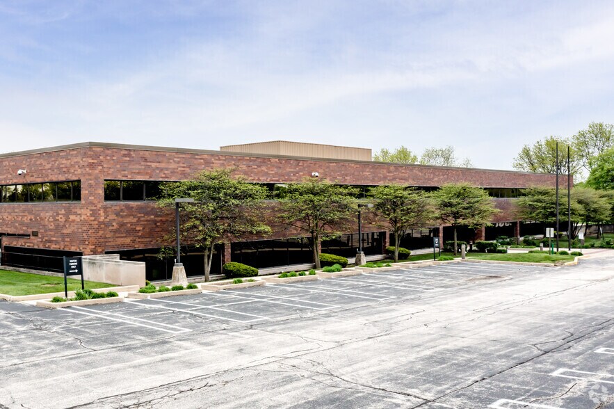 1400 Kensington Rd, Oak Brook, IL for sale - Building Photo - Image 1 of 5
