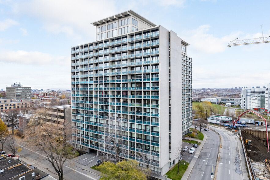 4999 Rue Sainte-Catherine O, Westmount, QC for lease - Building Photo - Image 1 of 11