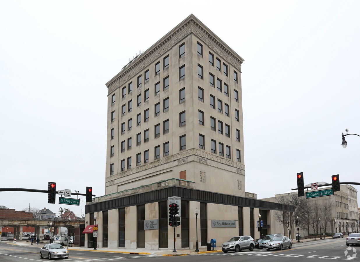 105 E Galena Blvd, Aurora, IL 60505