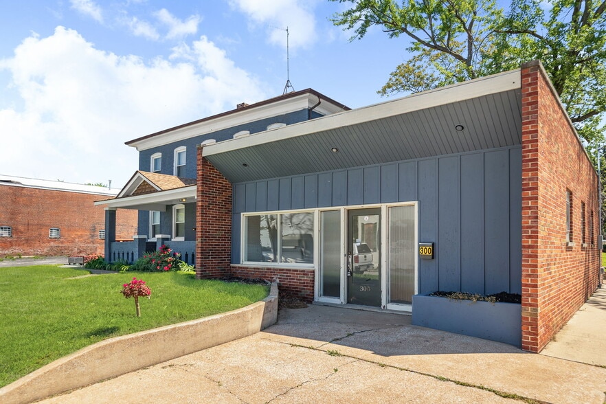 302 N High St, Belleville, IL for sale - Building Photo - Image 3 of 53