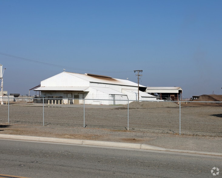 10386 Iona Ave, Hanford, CA for sale - Building Photo - Image 2 of 3