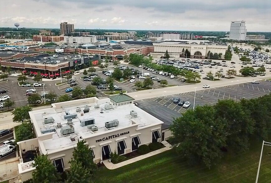 87 Yorktown Shopping Ctr, Lombard, IL for sale - Building Photo - Image 3 of 19