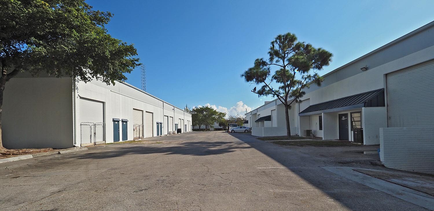 15331717 SW 1st Way, Deerfield Beach, FL 33441 Commerce Security Center