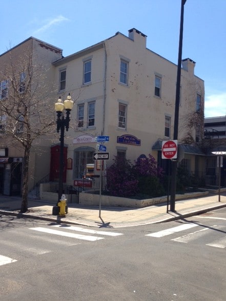 1187 Broad St, Bridgeport, CT for lease - Building Photo - Image 2 of 22