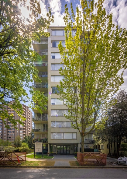 Newport & Kirya Apartments portfolio of 2 properties for sale on LoopNet.com - Building Photo - Image 3 of 6