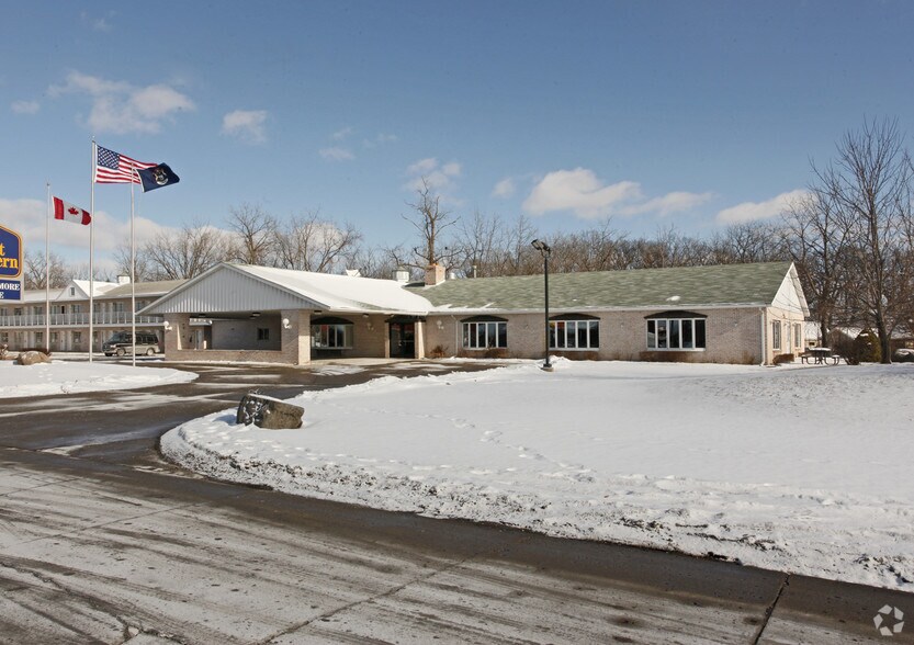 9897 Main St, Whitmore Lake, MI for sale - Primary Photo - Image 1 of 1