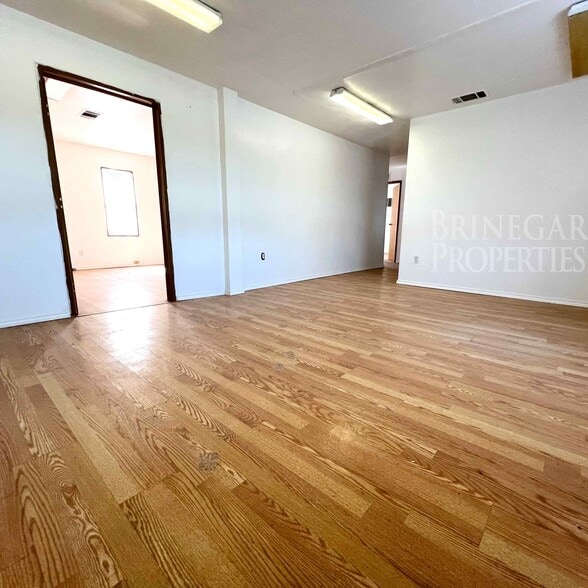 127 Alsace Ave, Jarrell, TX for lease - Interior Photo - Image 3 of 7