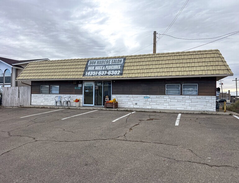 Retail / Duplex Portfolio portfolio of 2 properties for sale on LoopNet.com - Primary Photo - Image 2 of 2