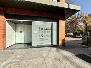 Retail in Madrid, MAD for lease Interior Photo- Image 1 of 3