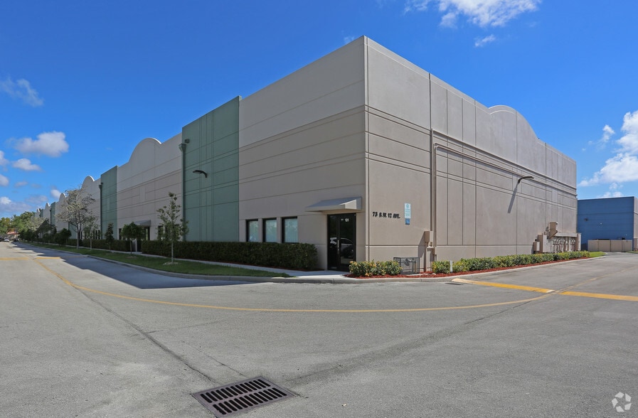 73 SW 12th Ave, Dania Beach, FL for lease - Primary Photo - Image 1 of 14