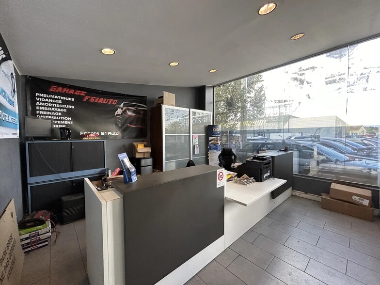 51 Avenue Des Fenots, Dreux for sale - Interior Photo - Image 3 of 8