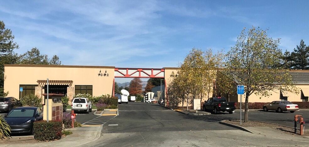 1360 N McDowell Blvd, Petaluma, CA for lease - Building Photo - Image 1 of 2