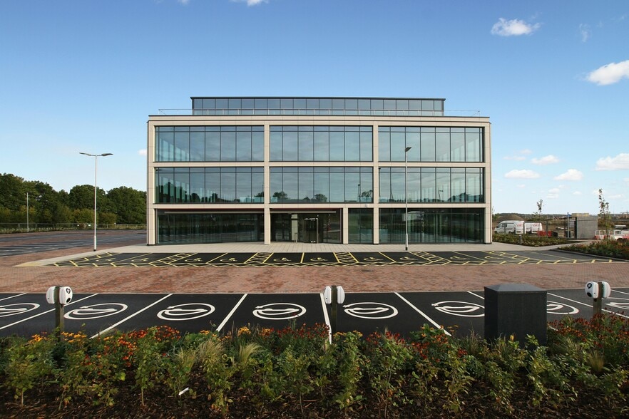 Park Approach, Leeds for lease - Building Photo - Image 2 of 6