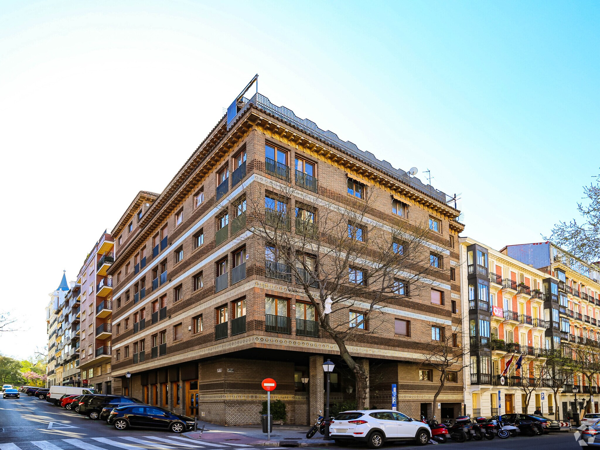 Calle Academia, 4, Madrid, Madrid for sale Primary Photo- Image 1 of 1