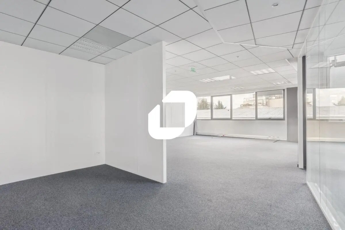 Office in Chelles for lease Interior Photo- Image 1 of 9