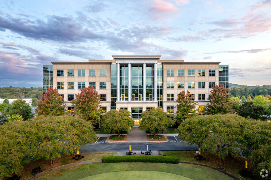 13850 Ballantyne Corporate Pl, Charlotte, NC for lease - Building Photo - Image 2 of 8