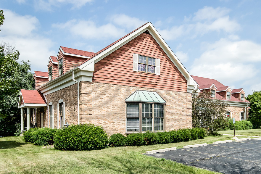 5960 W Brown Deer Rd, Brown Deer, WI for sale - Building Photo - Image 1 of 1