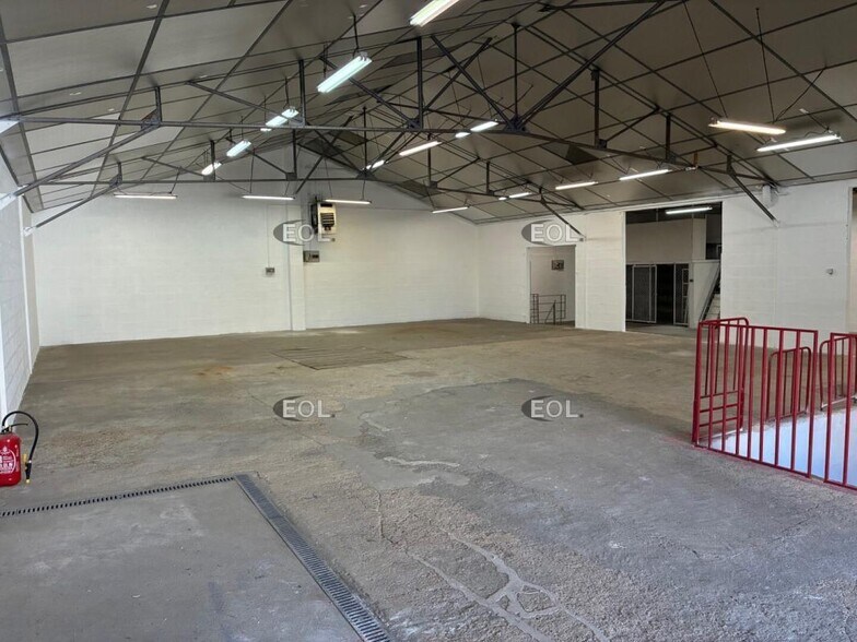 Flex in La Rochette for lease - Building Photo - Image 3 of 8