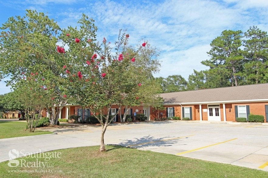 1700 S 28th Ave, Hattiesburg, MS for lease - Primary Photo - Image 1 of 28