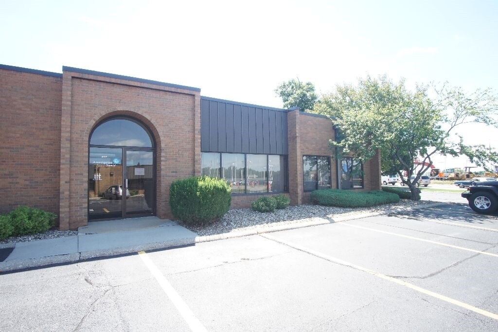 4600 University Ave, Cedar Falls, IA for sale Primary Photo- Image 1 of 1